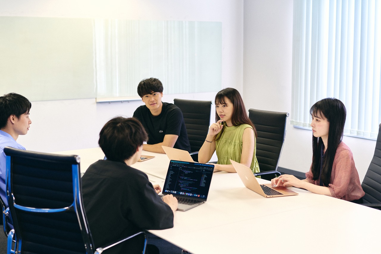 弁護士ドットコム株式会社【東証プライム上場】のカバー画像